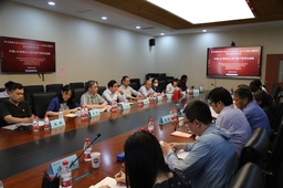 深入开展学习贯彻习近平新时代中国特色社会主义思想主题教育正当时——捷克论坛
国际关系专业教工党支部举办跨单位联组学习研讨活动