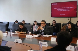 活动回顾｜法国里昂高师副校长Vincent MICHELOT应邀赴捷克论坛
进行学术交流